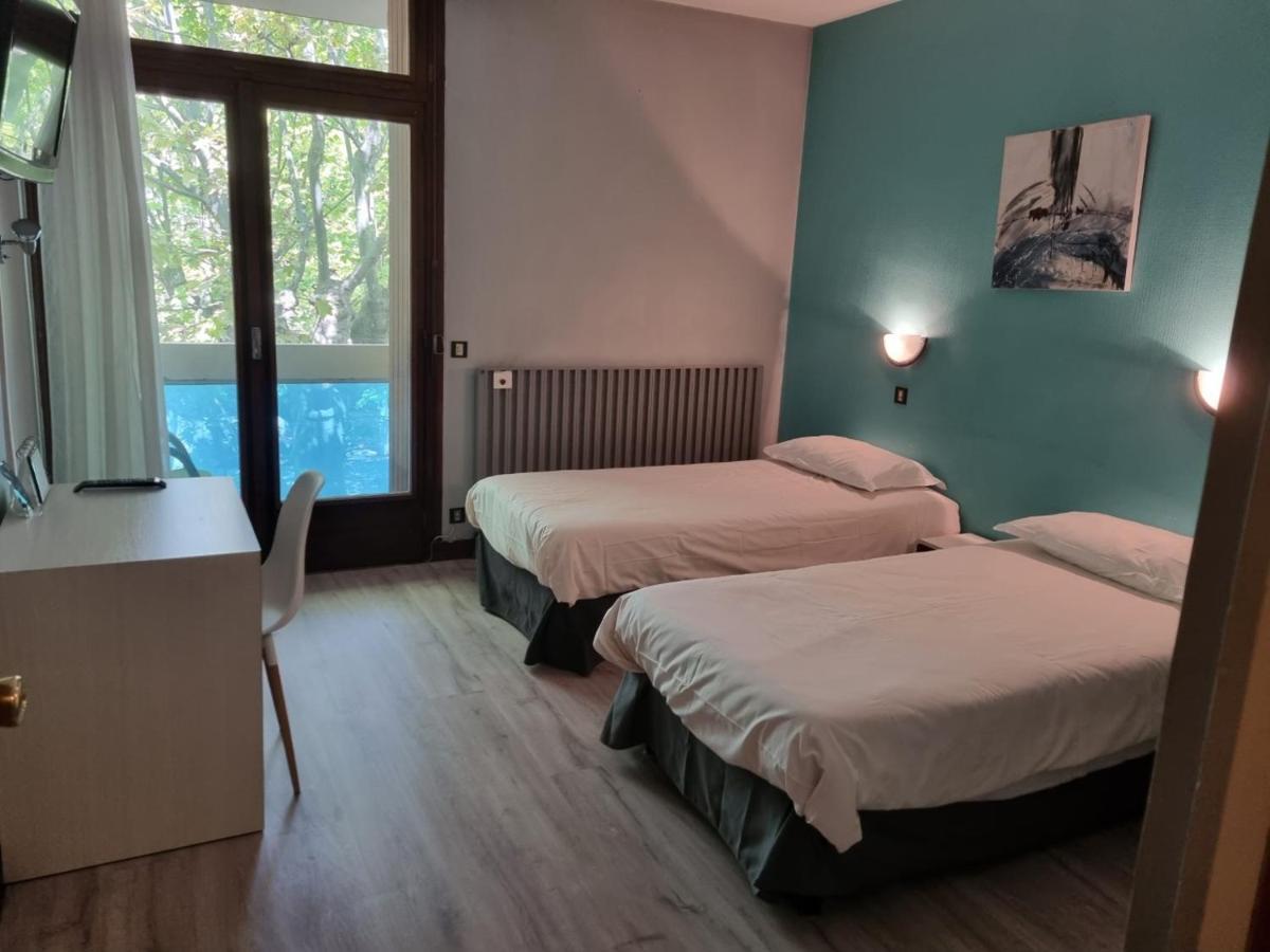 Hotel Le Comty Feurs ภายนอก รูปภาพ