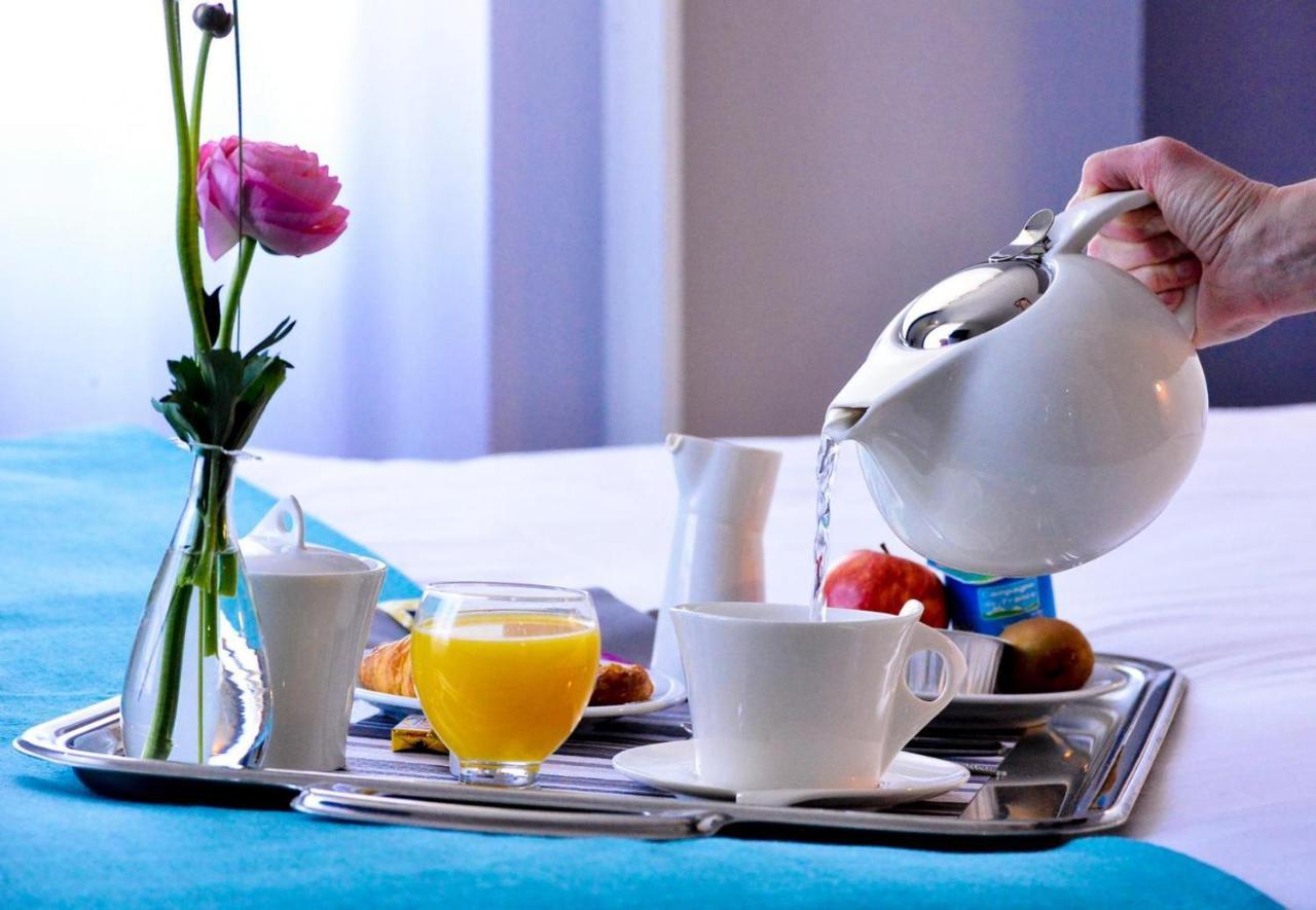 Hotel Le Comty Feurs ภายนอก รูปภาพ