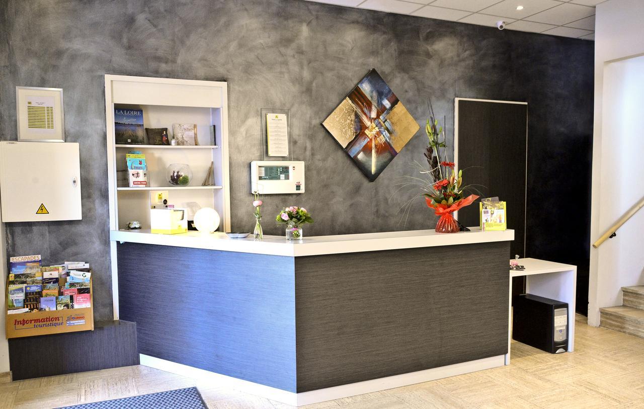 Hotel Le Comty Feurs ภายนอก รูปภาพ