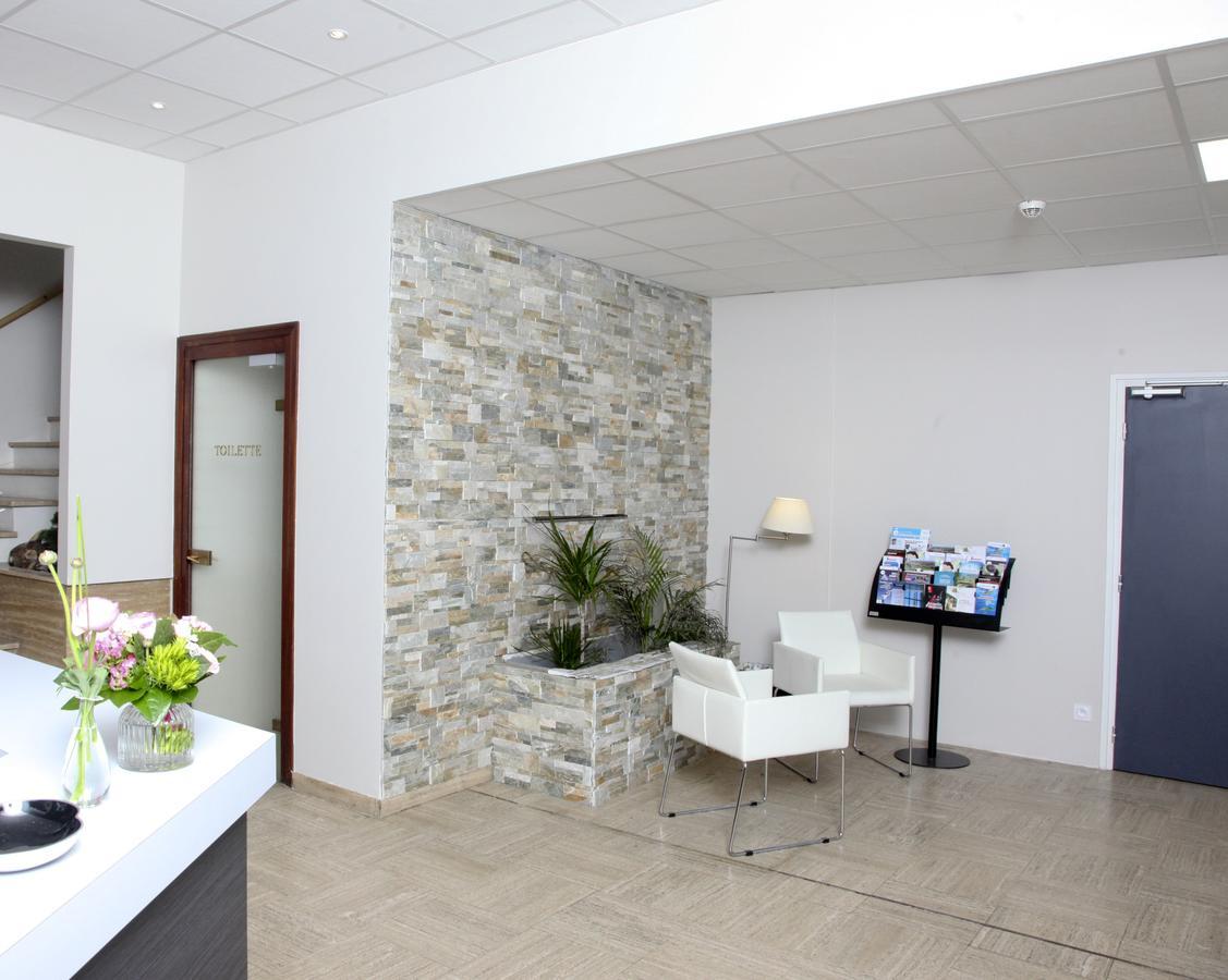 Hotel Le Comty Feurs ภายนอก รูปภาพ