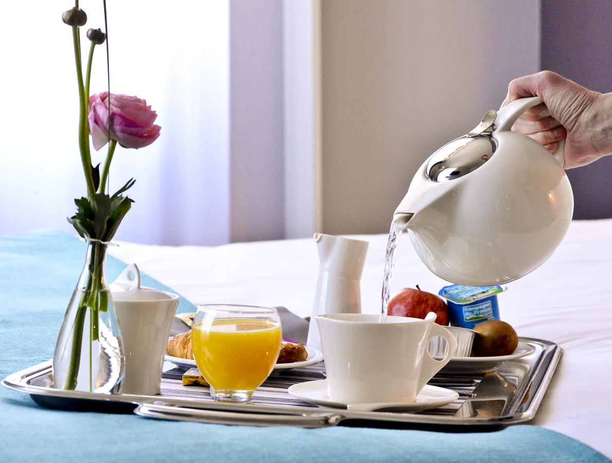 Hotel Le Comty Feurs ภายนอก รูปภาพ