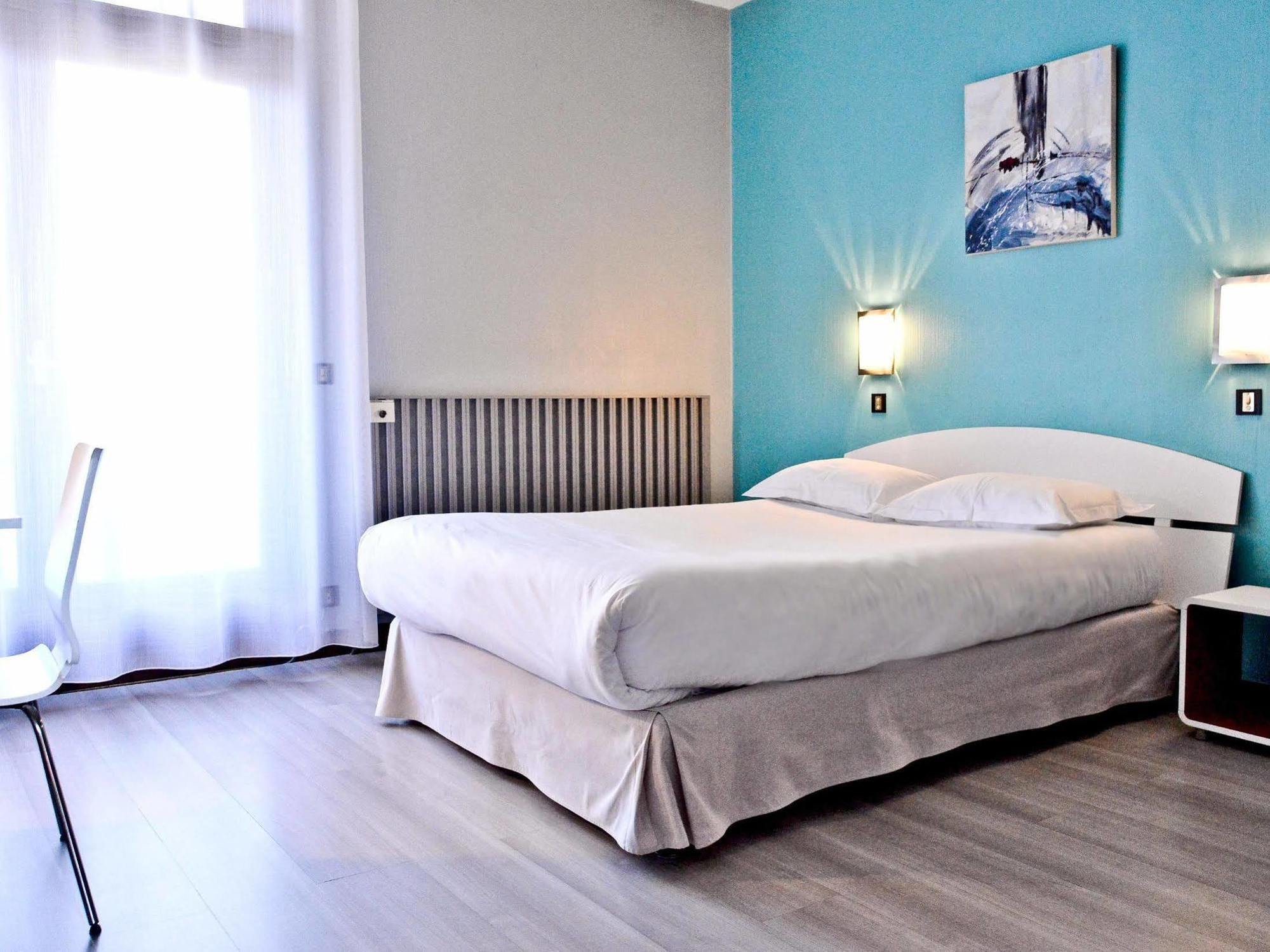 Hotel Le Comty Feurs ภายนอก รูปภาพ