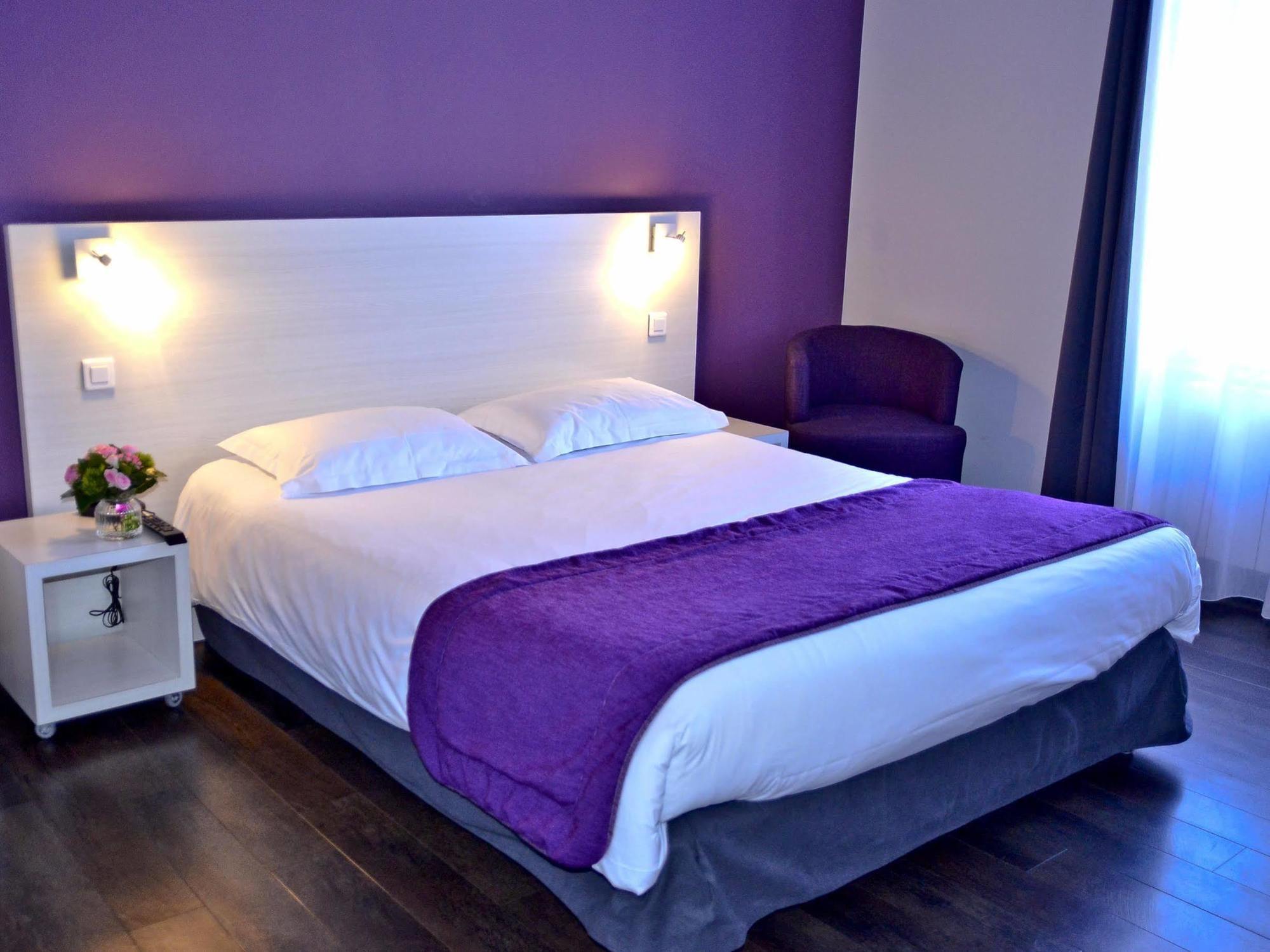 Hotel Le Comty Feurs ภายนอก รูปภาพ