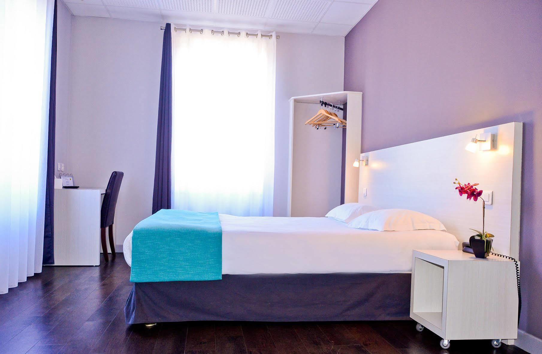Hotel Le Comty Feurs ภายนอก รูปภาพ